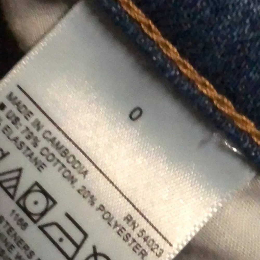 LIKE NEW OLD NAVY FACTORY JEAN SHORTS W 0/25 ⭐️